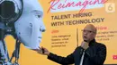 Managing Director Head of Digital Banking, PT Bank DBS Indonesia Leonardo Koesmanto memberikan paparan pada Konferensi Tech in Asia Jakarta 2019, Rabu (9/10/2019). DBS Group mengadopsi budaya kerja usaha rintisan (startup) yang diterapkan dalam bisnis perusahaan. (Liputan6.com/Fery Pradolo)