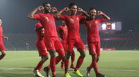 Selebrasi Timnas Indonesia U-22 setelah Osvaldo Haay mencetak gol kemenangan 2-1 atas Thailand di final Piala AFF U-22 2019, Selasa (26/2/2019). (Bola.com/Zulfirdaus Harahap)