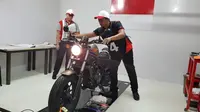 Teknisi asal Indonesia bersaing di Honda Asia-Oceania Motorcycle Technician Skill Contest 2018. (Herd/Liputan6.com)