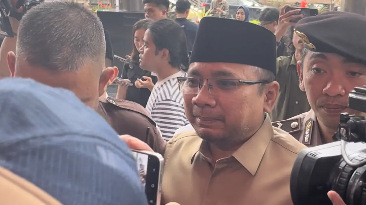 Eks Menag Yaqut Cholil Qoumas Tiba di KPK