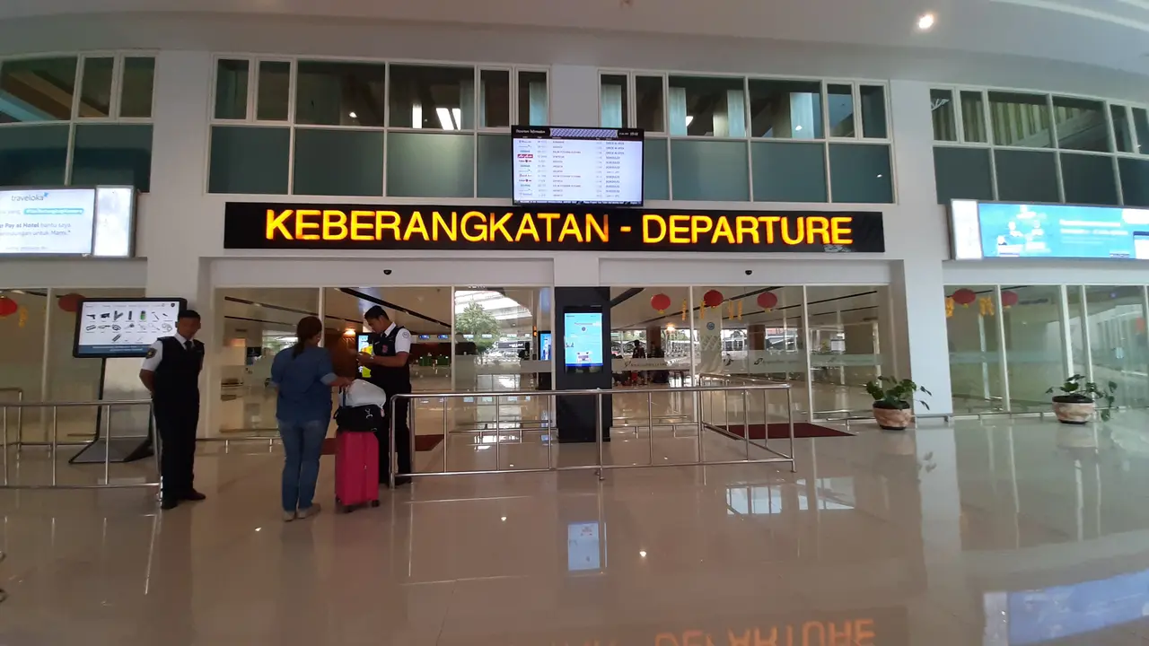 Bandara Adi Soemarmo Ditutup