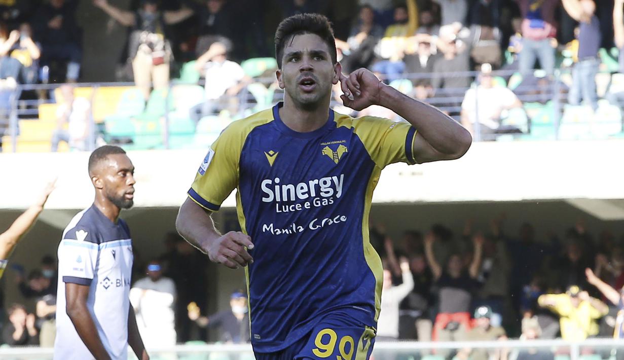 Giovanni Simeone. Striker Hellas Verona asal Argentina berusia 26 tahun yang merupakan pinjaman dari Cagliari sejak awal musim ini telah mencetak 12 gol hingga akhir tahun di Liga Italia. Hellas Verona sendiri masih belum beranjak dari papan tengah klasemen sementara. (LaPresse via AP/Paola Garbuio)