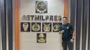 <p>Dengan penampilan kasual, Aprilio Manganang pamerkan otot lengannya yang kekar. (FOTO: instagram.com/manganang92/)</p>