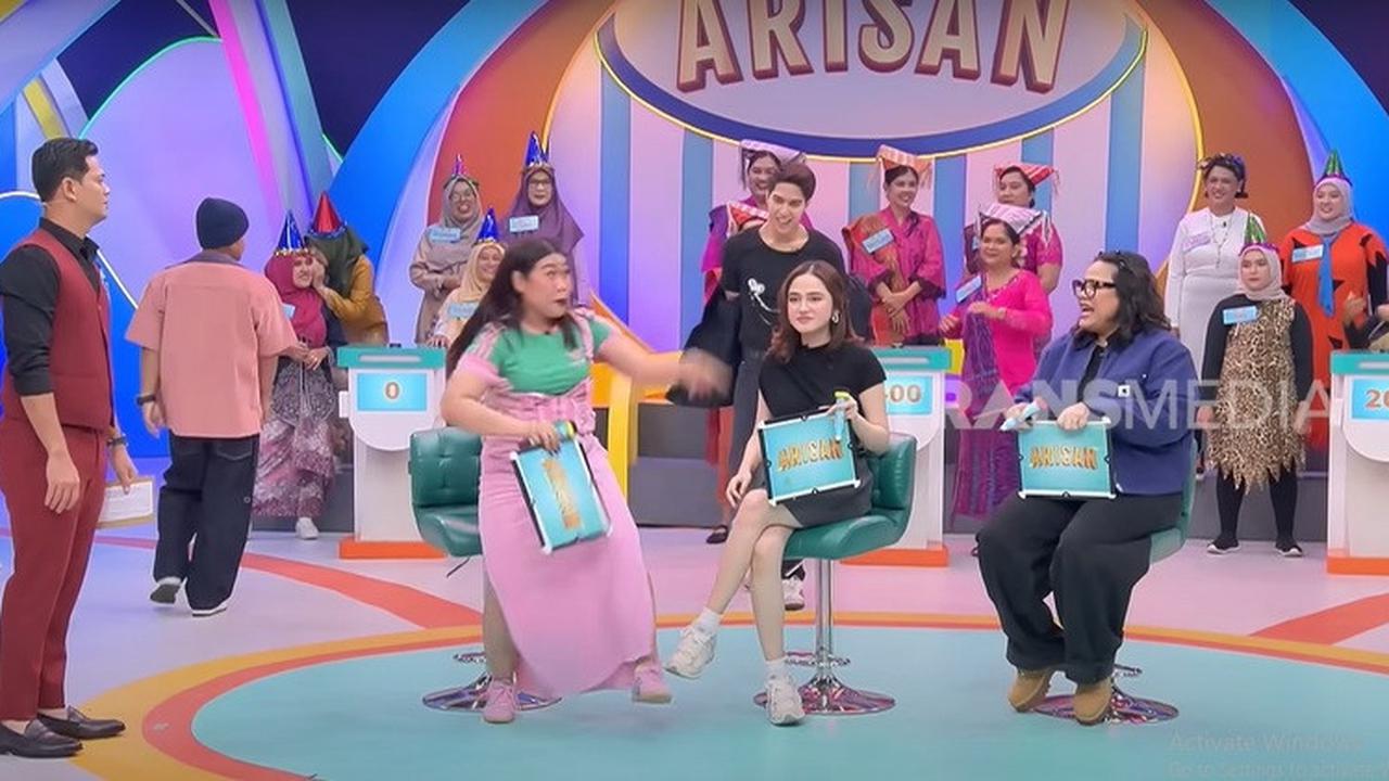 Potret El Rumi Tutupi Paha Syifa Hadju dengan Jaket Saat Tampil di Acara TV, Romantis - Langsung Salting