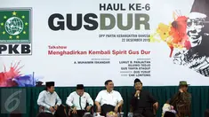 Ki-ka : Gus Yusuf, Ketua Umum PKB Muhaimin Iskandar, Menkopolhukam Luhut Panjaitan, Mantan Jubir Gus Dur Yahya Staquf, dan Sudjiwo Tedjo saat talkshow Menghadirkan Kembali Spirit Gus Dur di DPP PKB, Jakarta. (22/12/2015). (Liputan6.com/Johan Tallo)
