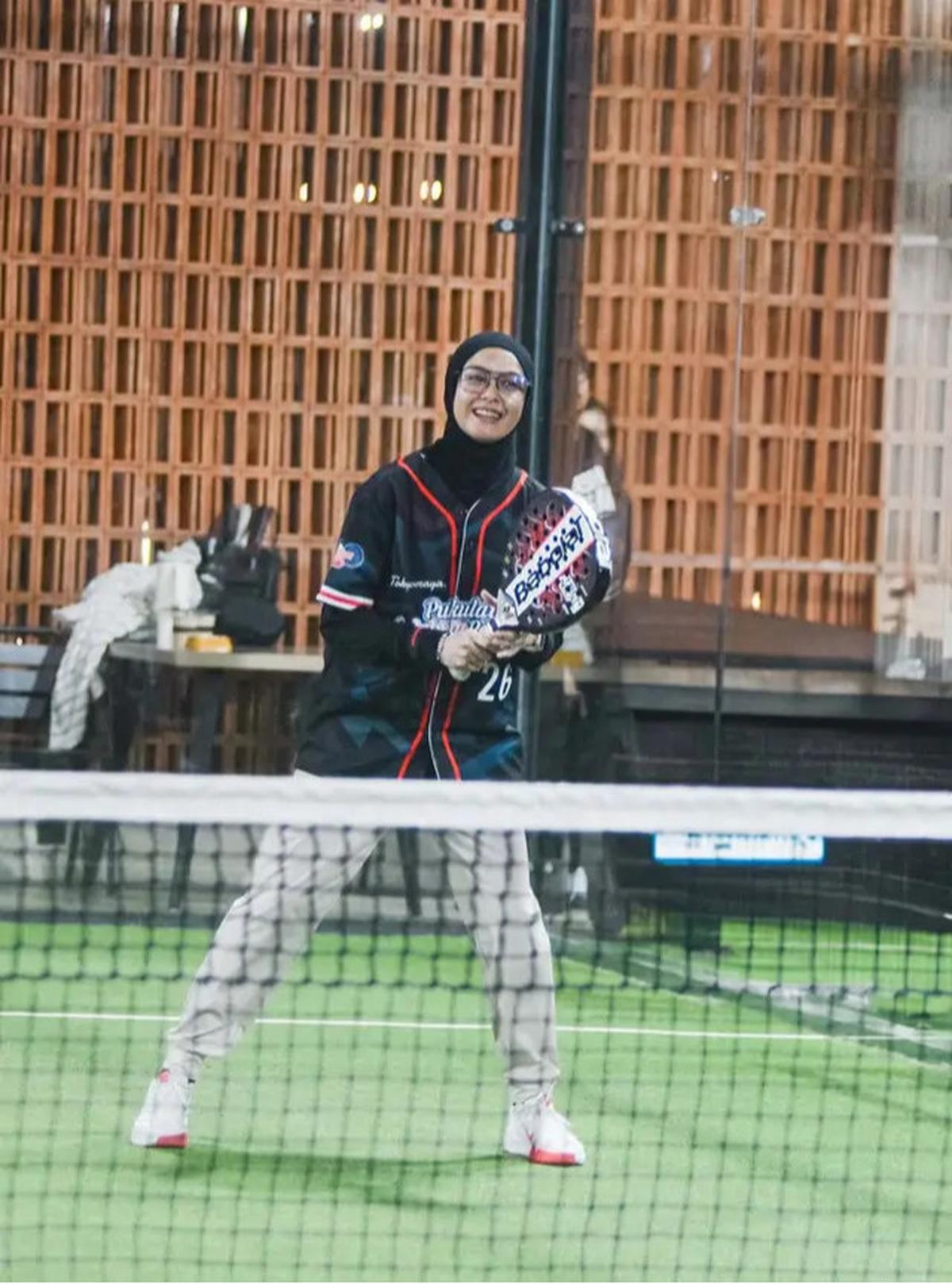 9 Inspirasi Hijaber Modern 40 Tahun Revalina S Temat, Effortless tapi Elegan