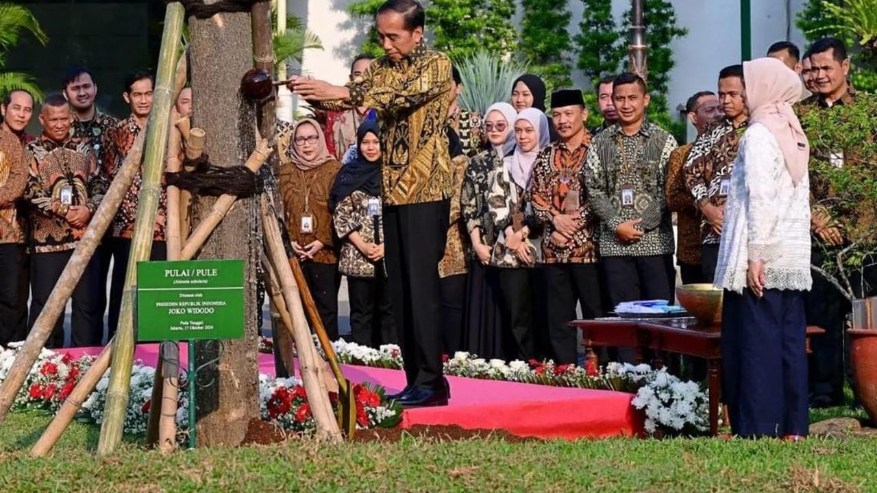 Filosofi Bunga yang Ditanam Presiden Jokowi & Ibu Iriana