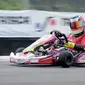 Dua pembalap kakak adik, Aditya dan Calvin mendominasi kejuaraan gokart kelas Mini Rok di sirkuit internasional karting Sentul (istimewa)