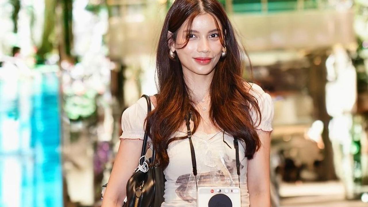 Bagikan Foto Dengan Berbagai Macam Outfit