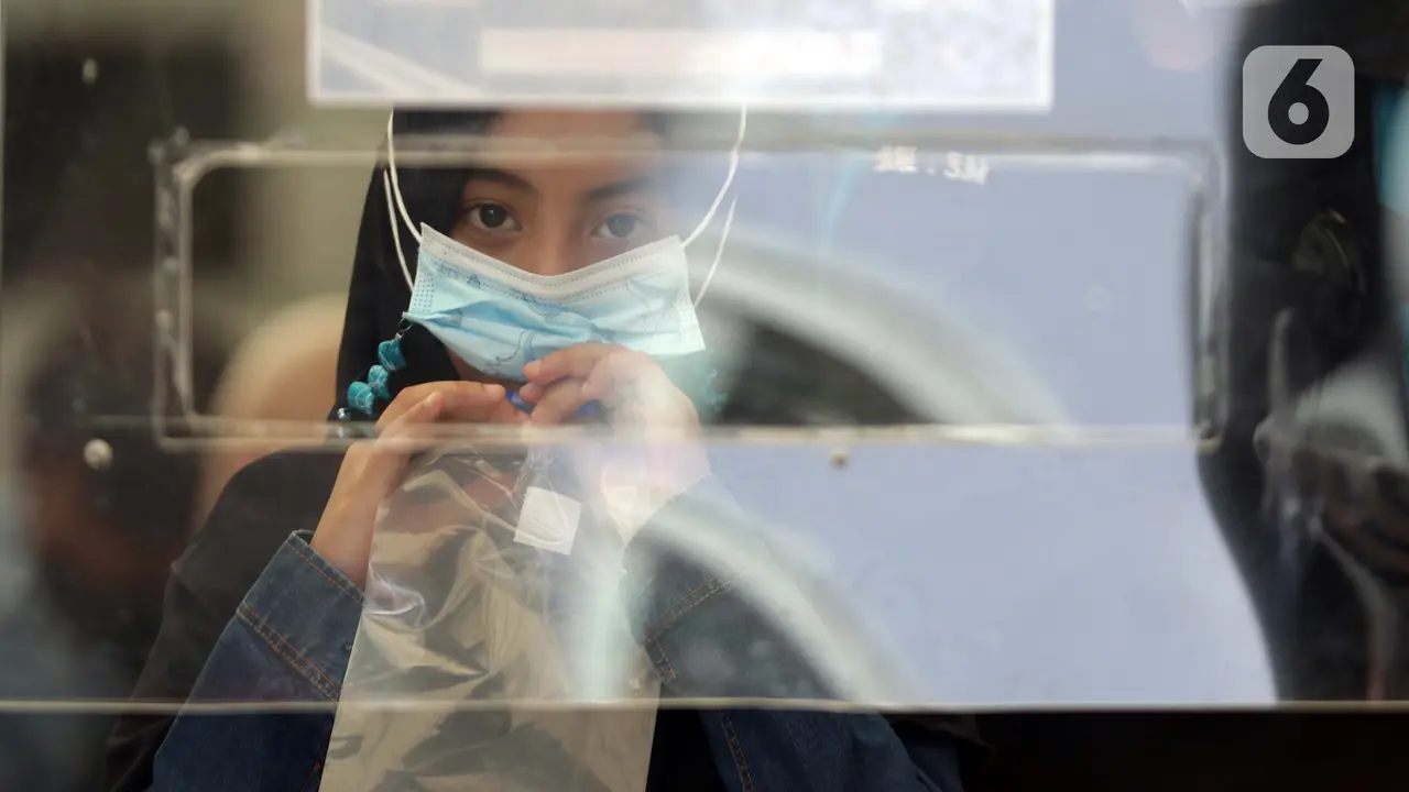 FOTO: Larangan Mudik Berakhir, Stasiun Pasar Senen Kembali Ramai