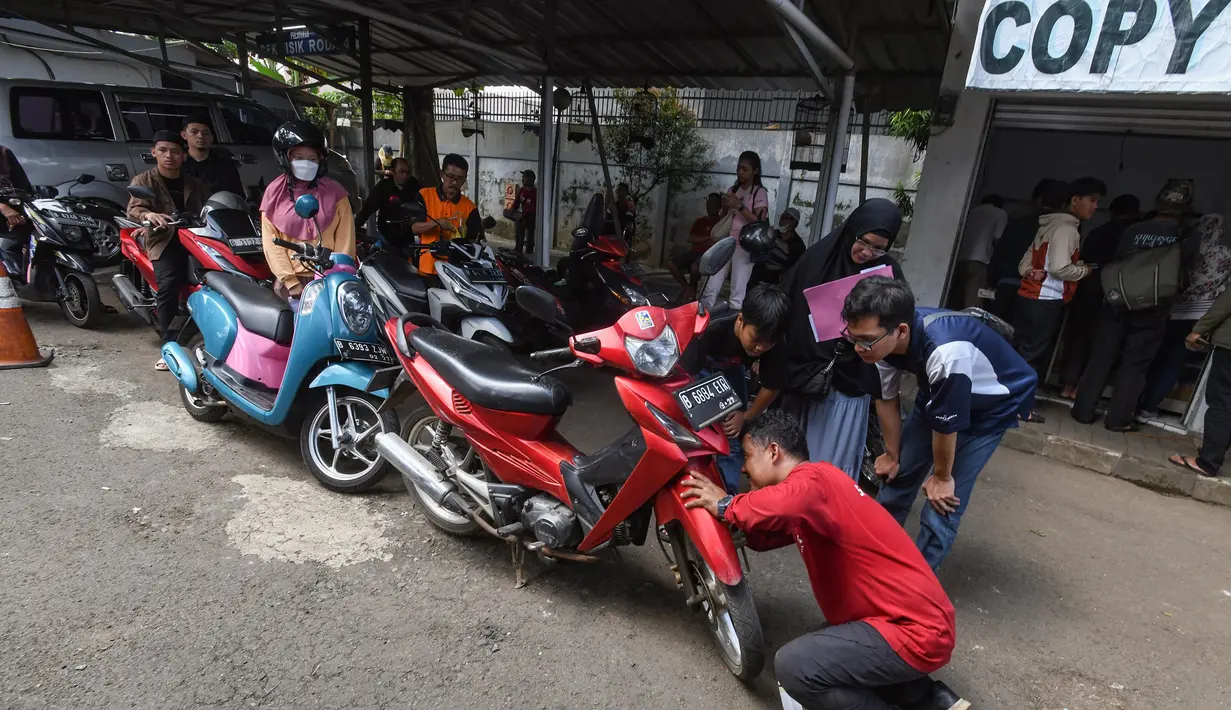 Pemerintah Provinsi Jawa Barat memperpanjang program pemutihan denda pajak kendaraan bermotor hingga 30 Juni 2025. (merdeka.com/Arie Basuki)