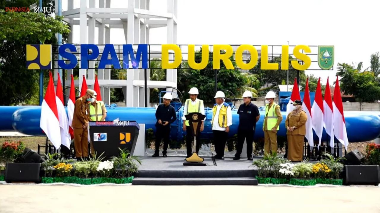 Presiden Jokowi meresmikan SPAM Regional Dumai-Rokan Hilir-Bengkalis atau SPAM Durolis di Kabupaten Rokan Hilir Provinsi Riau. (Foto: Youtube Sekretariat Presiden)