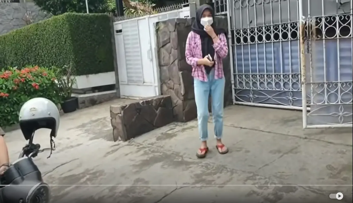 Rumah Mendiang Poppy Mercury (Youtube/Ramza Tv Studio)