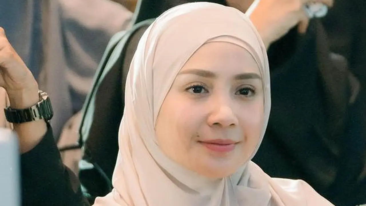 Nagita Slavina hadir di Kajian Ustaz Hanan Attaki