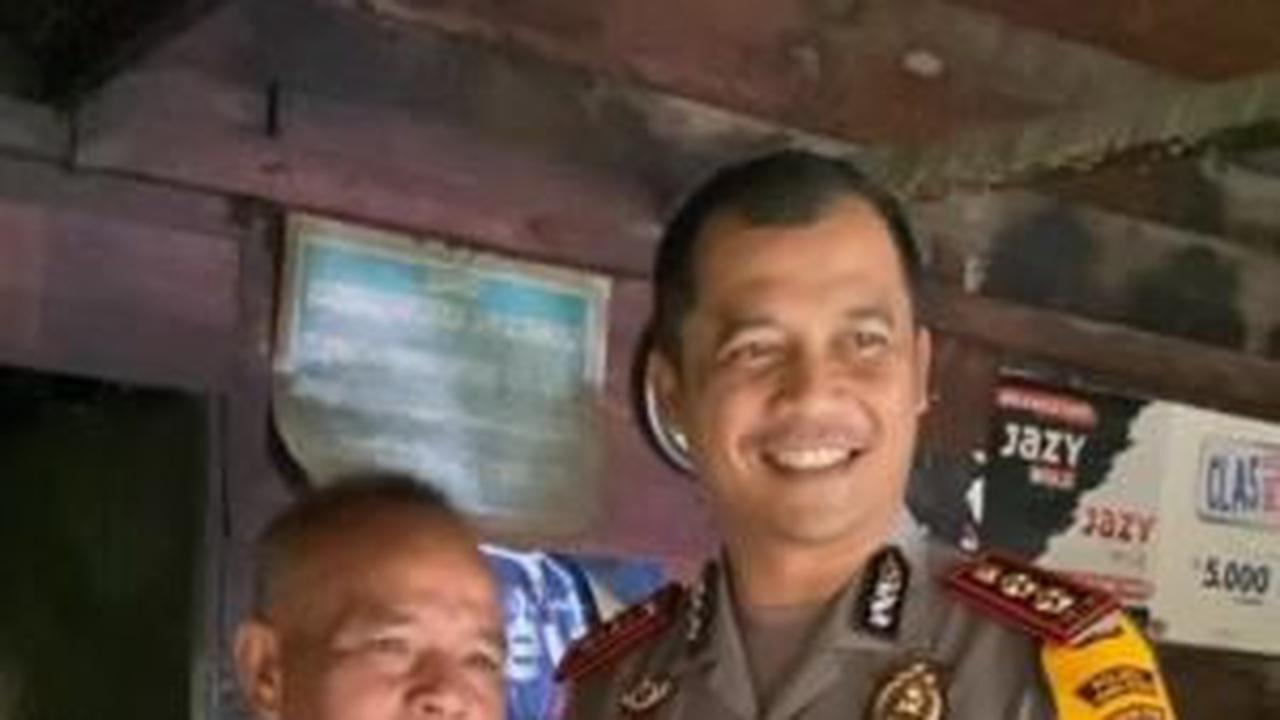 "Ditempatkan dinas di daerah mana pun, selalu membuka makan gratis," sambungnya.