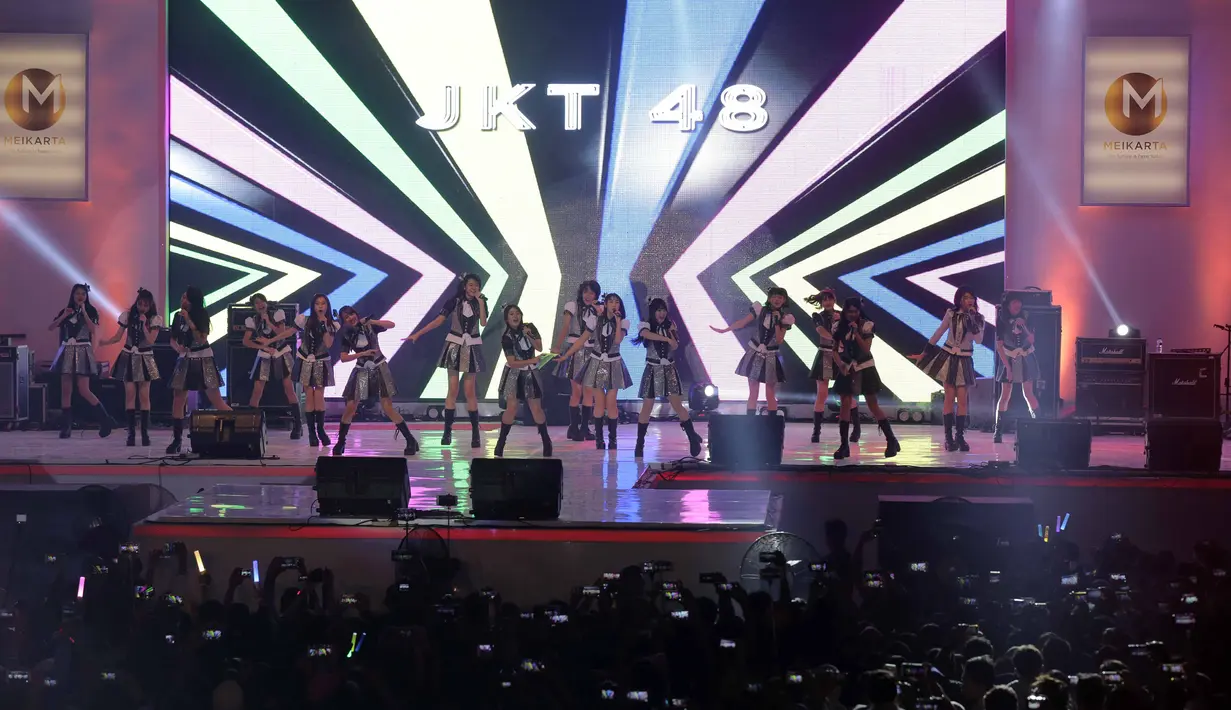 Acara ini digelar nonstop dari tanggal 19-27 Agustus. Dimeriahkan penyanyi, seperti Andra & The Backbone, Nidji, Cokelat, Ari Lasso, Bunga Citra Lestari, Andien, Rio Febrian, Titi DJ, Saykoji, Tompi, hingga Sandhy Sandoro. (Nurwahyunan/Bintang.com)