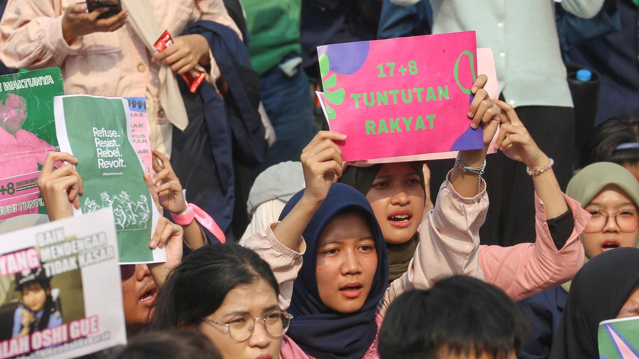 FOTO: Aksi Piknik Nasional Rakyat di Depan Gedung DPR