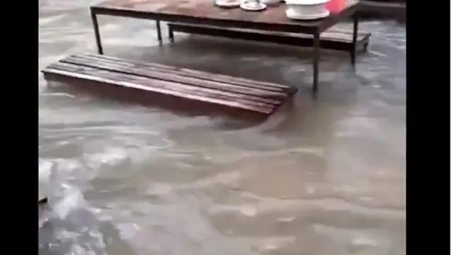 Viral Restoran di Tengah Sungai, Arusnya Deras dan Dianggap Berbahaya