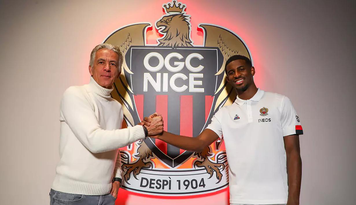 Striker Prancis berusia 19 tahun, Mohamed Ali Cho didatangkan OGC Nice dari Real Sociedad pada 8 Januari 2024 dengan nilai transfer sebesar 10 juta euro atau setara Rp170 miliar dengan durasi kontrak selama empat setengah tahun hingga 30 Juni 2028. Kepindahan Mohamed Ali Cho merupakan solusi terbaik bagi perkembangan kariernya karena tak memiliki kesempatan bermain reguler saat bersama Real Sociedad. (ogcnice.com/en)