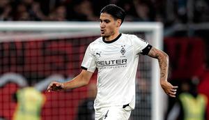 Aksi bek Borussia Monchengladbach, Kevin Diks saat bertandang ke markas Bayer Leverkusen dalam lanjutan Bundesliga 2025/2026, Minggu (21/9/2025) malam. (Instagram/Kevin Diks)