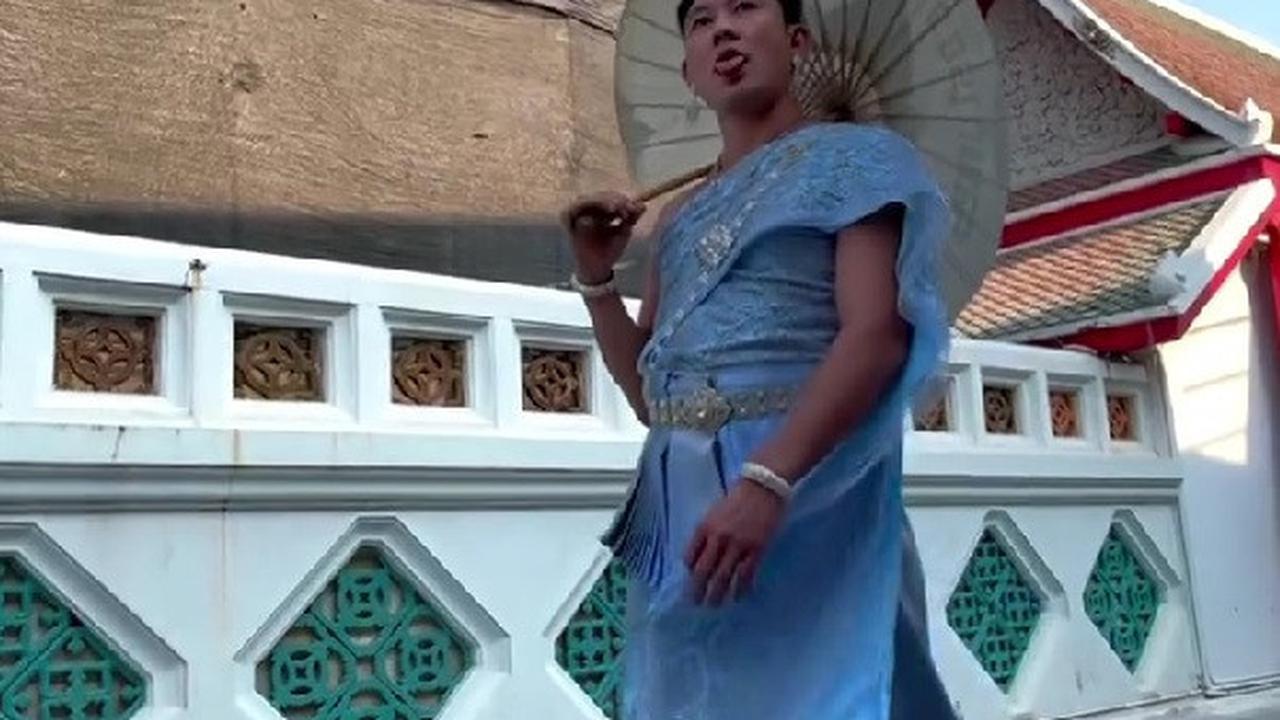 Potret Denny Sumargo Pakai Baju Tradisional Wanita Thailand Ini Langsung Jadi Sorotan dan Bikin Heboh Netizen