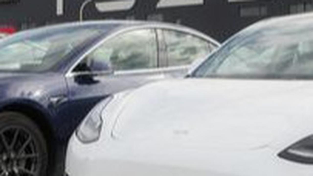 Permintaan Mobil Listrik Menurun, Saham Tesla Terjun Bebas