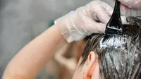 tips mewarnai rambut sendiri/Shutterstock-Kavun Halyna.