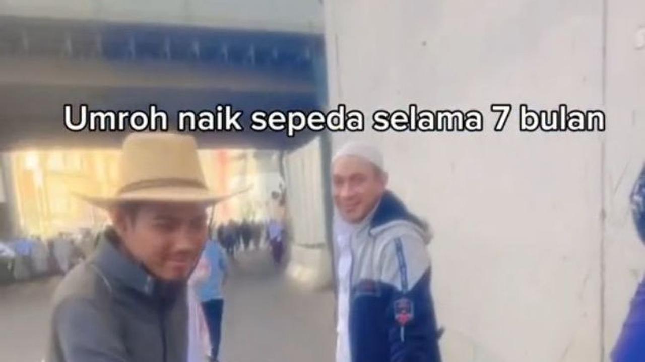 Wanita ini pun memuji tiga pria asal Indonesia karena mereka sangat keren bisa pergi umrah dengan sepeda.