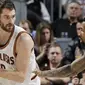 Forward Cleveland Cavaliers, Kevin Love, diperkirakan absen selama enam pekan setelah menjalani operasi lutut kiri pada Selasa (14/2/2017). (NBA)