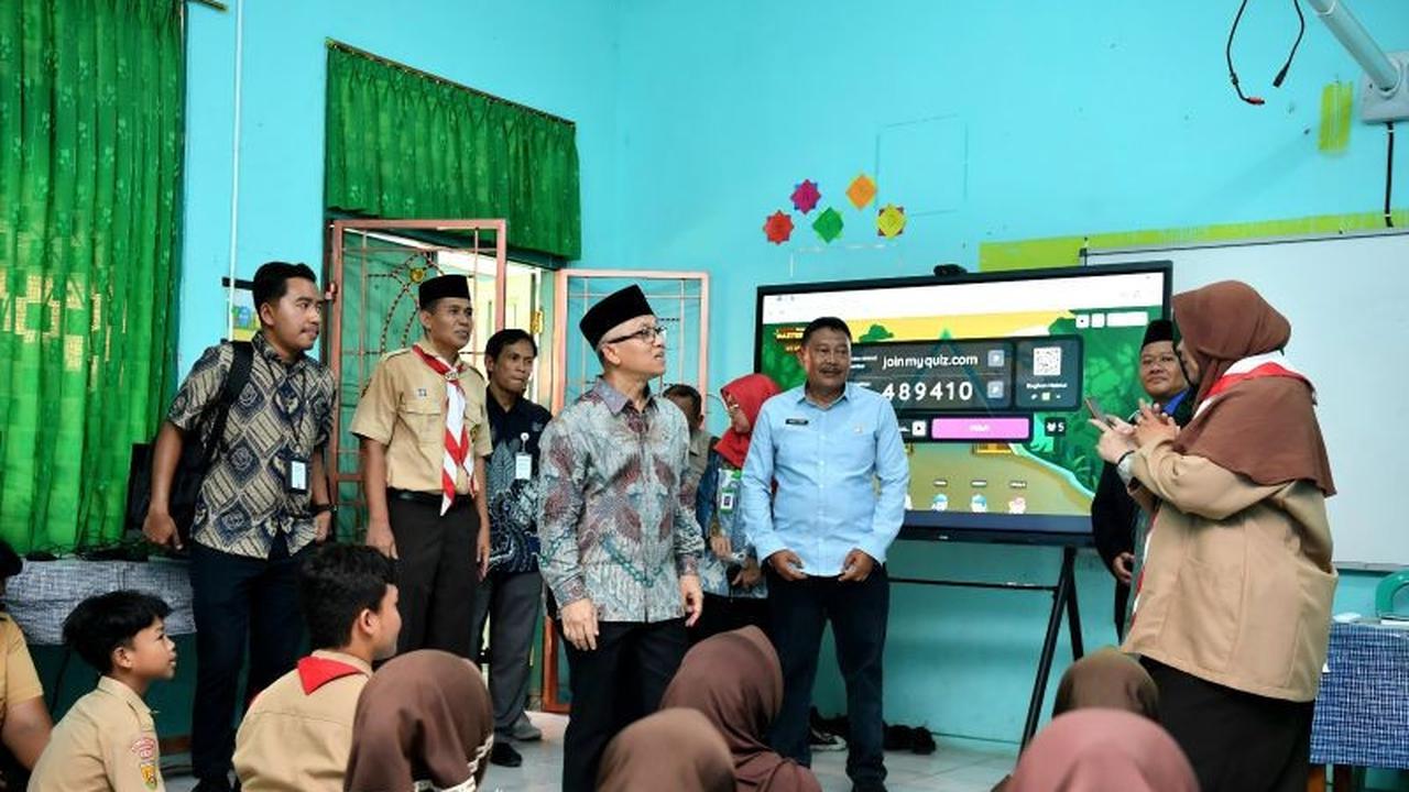 Tahukah Anda? Wamendikdasmen Tinjau IFP Revitalisasi Sekolah di Majalengka, Pastikan Mutu Pendidikan Meningkat