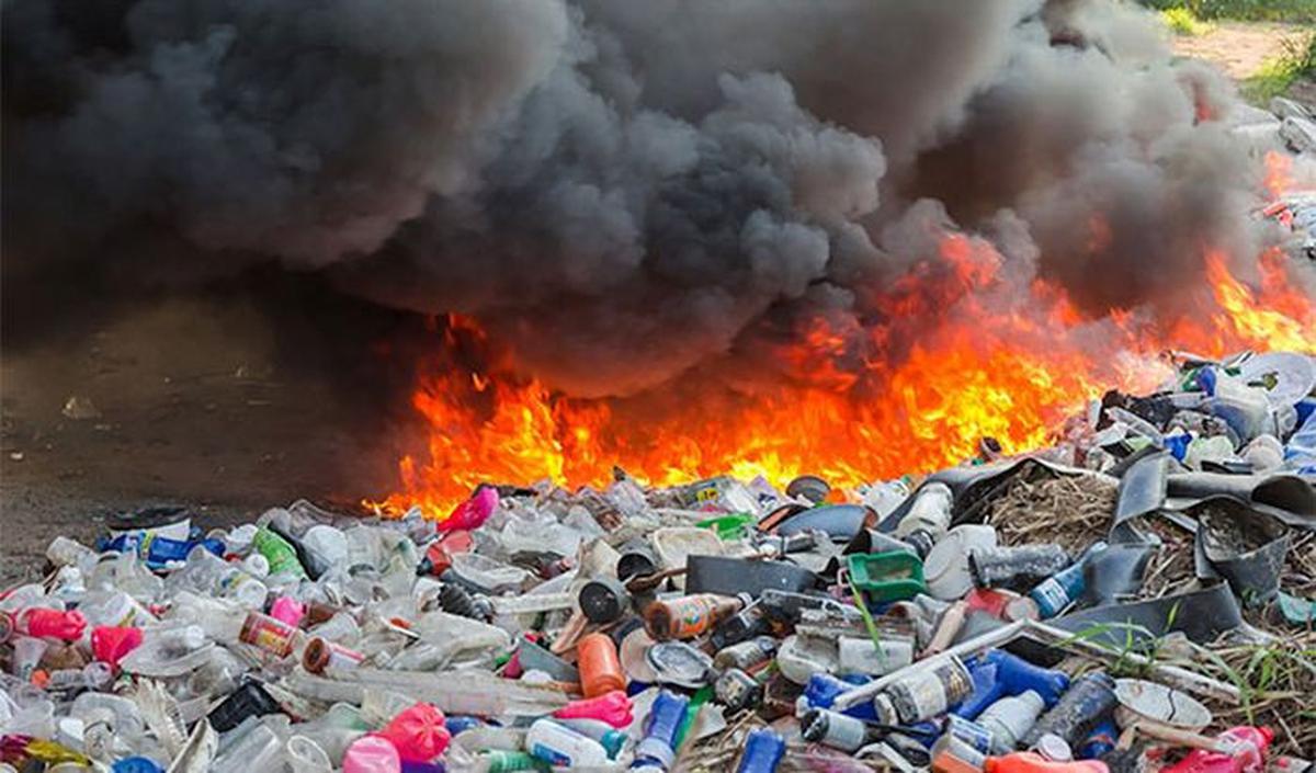 <b>Dampak Membakar Sampah Plastik</b>