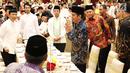 Presiden Jokowi saat menghadiri acara buka puasa bersama Anggota DPD RI di Kediaman Ketua DPD, Kuningan, Jakarta, Selasa (6/6). Buka puasa bersama tersebut untuk menjalin silahturahmi antara DPD RI dengan Presiden. (Liputan6.com/Angga Yuniar)