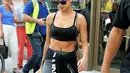 Ini penampilan Hailey Baldwin meninggalkan gym di Gotham, New York City. (SplashNews/HollywoodLife)