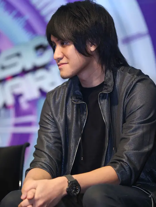 "Saya yang tua, saya ngayomin, kita aransemen lagu bersama. Imej mereka sudah multitalenta, jadi nanti akan jadi malam yang luar biasa," kata Kevin Aprilio. (Nurwahyunan/Bintang.com)