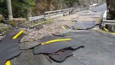 Foto yang diabadikan pada 7 September 2020 ini memperlihatkan sebuah jalan yang rusak di Pohang, Provinsi Gyeongsang Utara, Korea Selatan. Topan Haishen mendarat di pesisir tenggara Korea Selatan pada Senin (7/9). (Xinhua/NEWSIS)