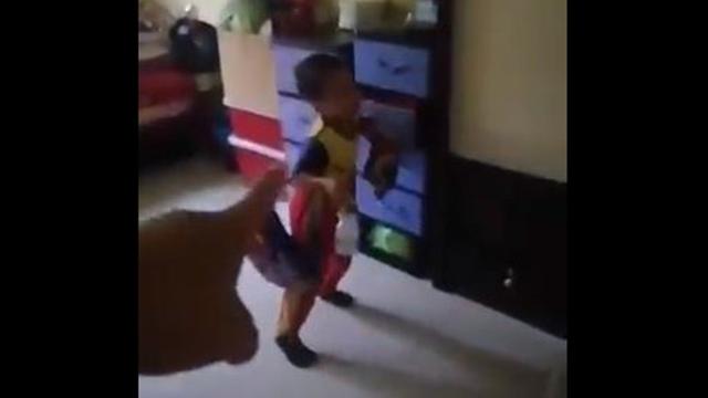 Bocah Ini Menangis Tak Ingin Sekolah, Alasannya Bikin Geleng Kepala