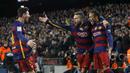 Pemain Barcelona, Lionel Messi, Jordi Ramos dan Neymar merayakan gol pada laga 16 besar Copa del Rey di Stadion Camp Nou, Barcelona, Kamis (7/1/2016) dini hari WIB.  (REUTERS/Albert Gea)