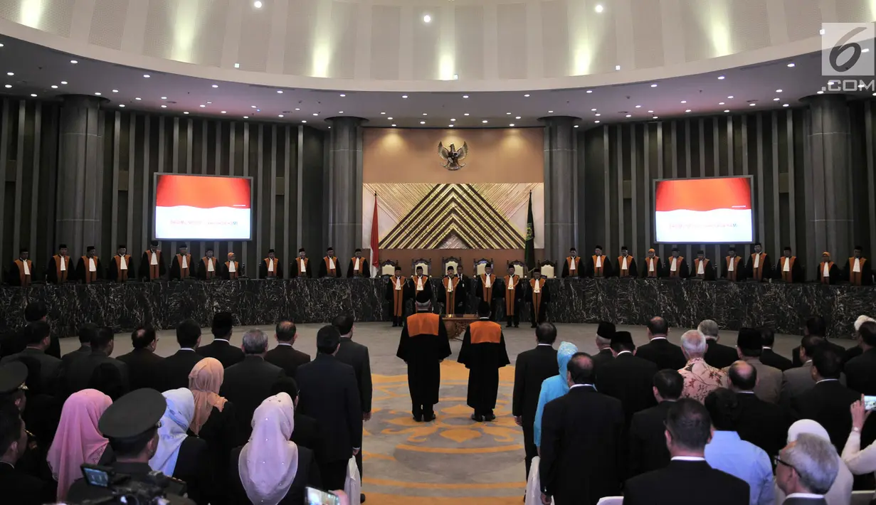 Suasana pelantikan Abdul Manaf dan Pri Pambudi sebagai Hakim Agung di Gedung Mahkamah Agung, Jakarta, Rabu (15/8). Abdul Manaf dilantik sebagai Hakim Agung pada Kamar Agama sedangkan Pri Pambudi pada Kamar Perdata. (Merdeka.com/Iqbal Nugroho)