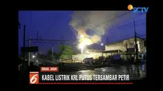 Akibat kesambar petir, kabel listrik Commuter Line di Bekasi terbakar dan terputus sehingga mengganggu perjalanan kereta.