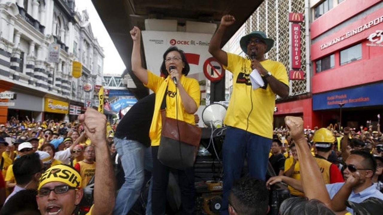 Ribuan warga Malaysia turun ke jalan tuntut Najib Razak mundur