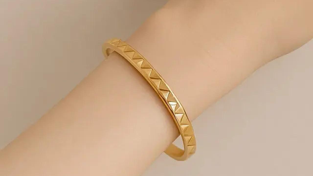 10 Model Gelang Emas Bangle Kekinian 2025 untuk Tangan Kecil, Tampil Elegan dan Modis