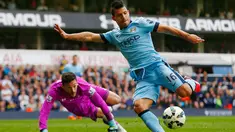 Duel panas terjadi di laga Liga Premier Inggris antara Tottenham Hotspur dengan Manchester City di Stadion White Hart Lane, Inggris, Minggu (3/5/2015). Manchester City menang 1-0 atas Tottenham Hotspur. (Reuters/Eddie Keogh)