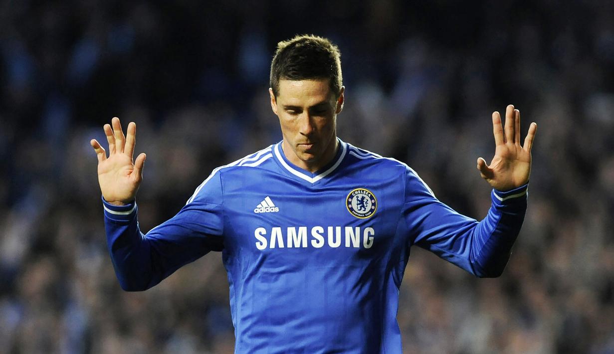 1. Fernando Torres - Pria Spanyol ini pernah menjadi rekor pembelian termahal Chelsea ketika diboyong dari Liverpool. Namun sayang pemain bernomor sembilan ini gagal menduplikasi permainan terbaiknya di Stamford Bridge. (EPA/Gerry Penny)