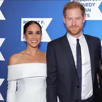 Potret Meghan Markle kenakan cincin Putri Diana (instagram/meghan.markle.official)