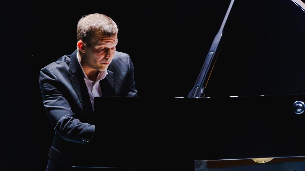 Adam Gyorgy Memukau Jakarta dengan Piano Recital Penuh Pesona