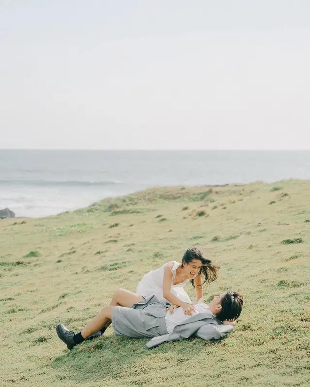 8 Foto Prewedding Angga Yunanda dan Shenina Cinnamon yang Bak Adegan Film Berbagai Genre