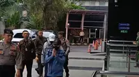 Penampakan Pj Wali Kota Pekanbaru Digiring ke KPK Usai Kena OTT