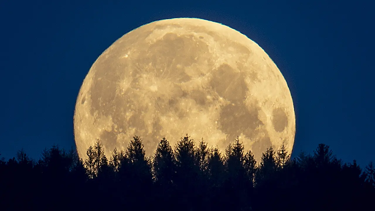 FOTO: Keindahan Supermoon Terakhir di Tahun 2020