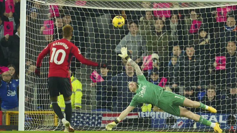 Foto: Garnacho Cetak Gol Salto dan Selebrasi ala Cristiano Ronaldo saat MU Menang Telak atas Everton