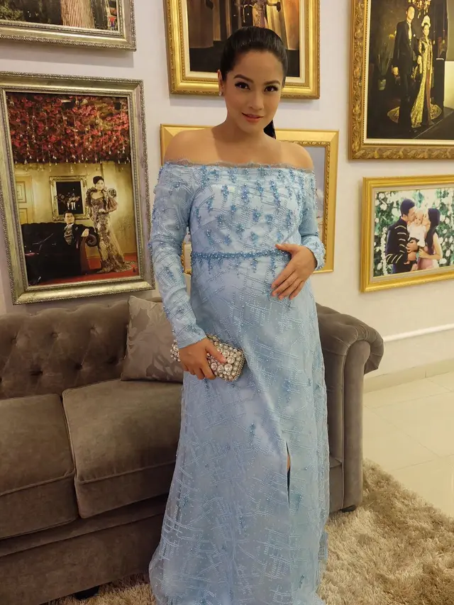 [Bintang] Artis dengan poni tail